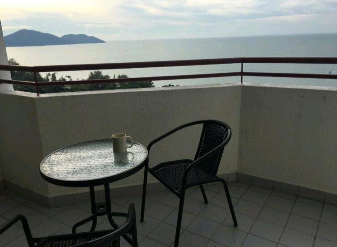 Poolview Resort Batu Ferringhi 502 - 2 Rooms Exteriör bild